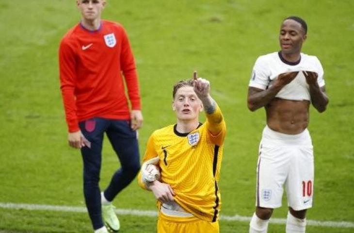 Potret Jordan Pickford usai laga Inggris vs Jerman, Selasa (29/6/2021) di Stadion Wembley, London. (John Sibley/AFP)