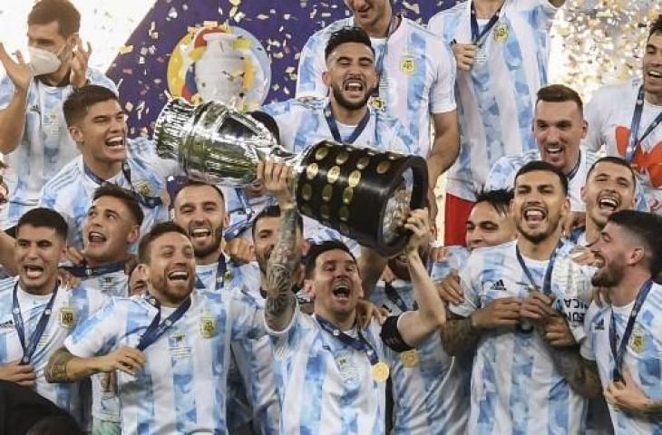 Lionel Messi berhasil mengantar Timnas Argentina juara Copa America 2021. (CARL DE SOUZA / AFP)