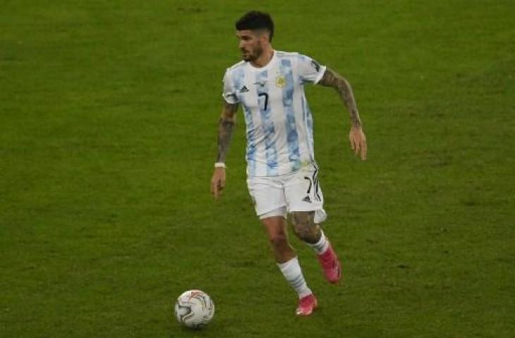 Rodrigo De Paul tampil apik di lini tengah Argetina di gelaran Copa America 2021. (MAURO PIMENTEL / AFP)