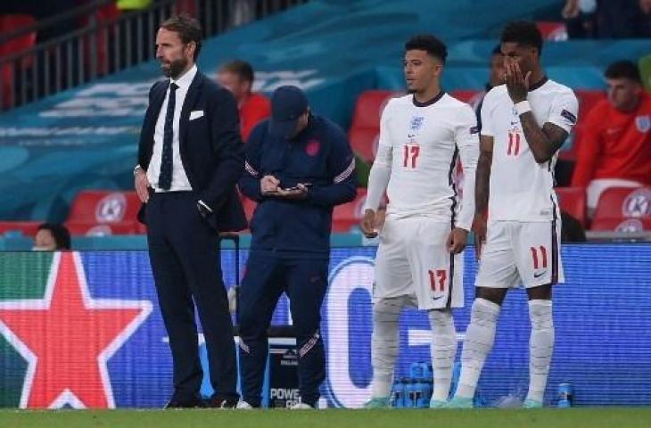 Pemain Timnas Inggris, Jadon Sancho dan Marcus Rashford. (LAURENCE GRIFFITHS / POOL / AFP)