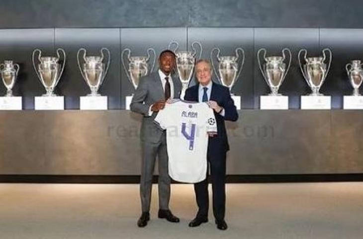 David Alaba diperkenalkan secara resmi oleh Real Madrid di Valdebebas, Rabu (21/7/2021). [Foto: Marca]