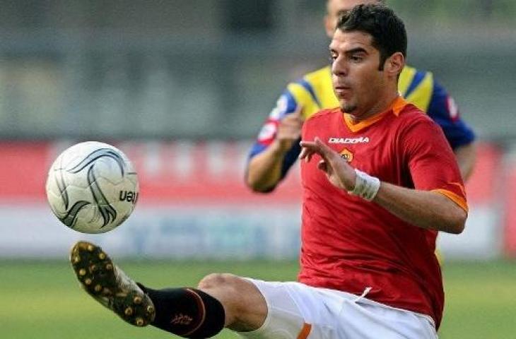 Simone Perotta kala berseragam AS Roma. (Paco Serinelli/AFP)