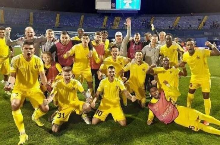 Skuat FC Sheriff Tiraspol berpesta usai lolos ke Liga Champions musim 2021/2022. (Instagram/fc_sheriff)