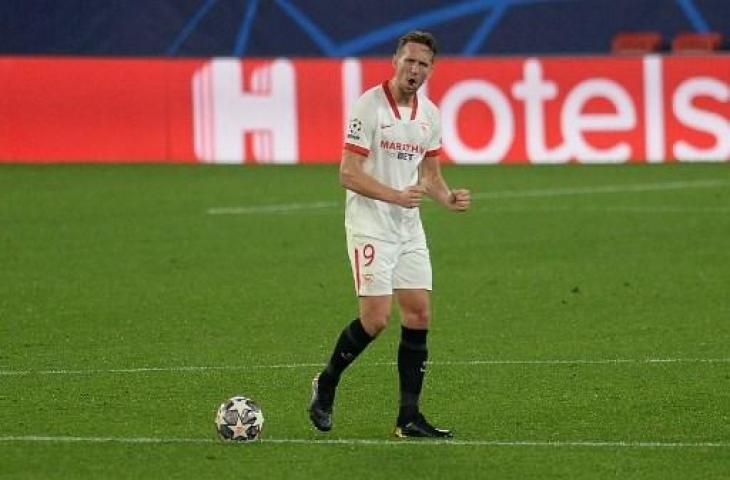 Luuk De Jong saat masih berseragam Sevilla. (CRISTINA QUICLER / AFP)