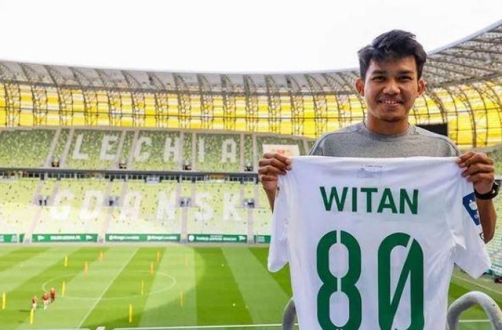 Witan Sulaeman diperkenalkan sebagai pemain baru Lechia Gdansk. (Instagram/lechia_gdansk)