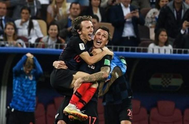 Mario Mandzukic dan Luka Modric saat memperkuat Timnas Kroasia. (MANAN VATSYAYANA / AFP)