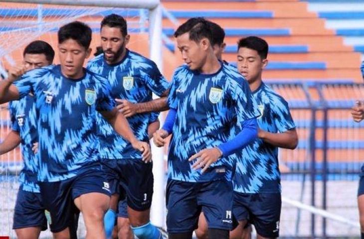 Para pemain Persela Lamongan. [dok. Times Indonesia]