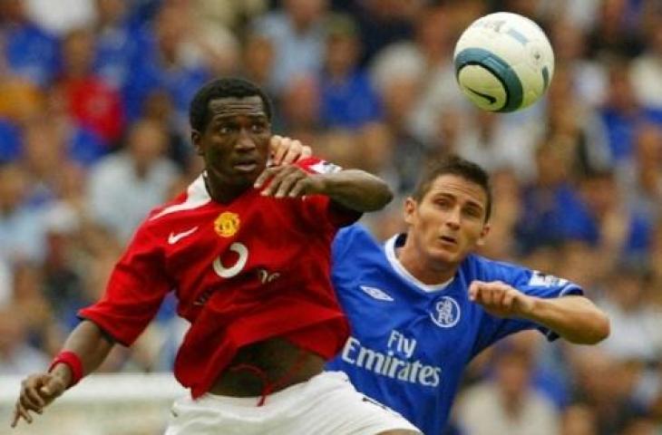 Eric Djemba Djemba saat berseragam Manchester United. (JIM WATSON / AFP)