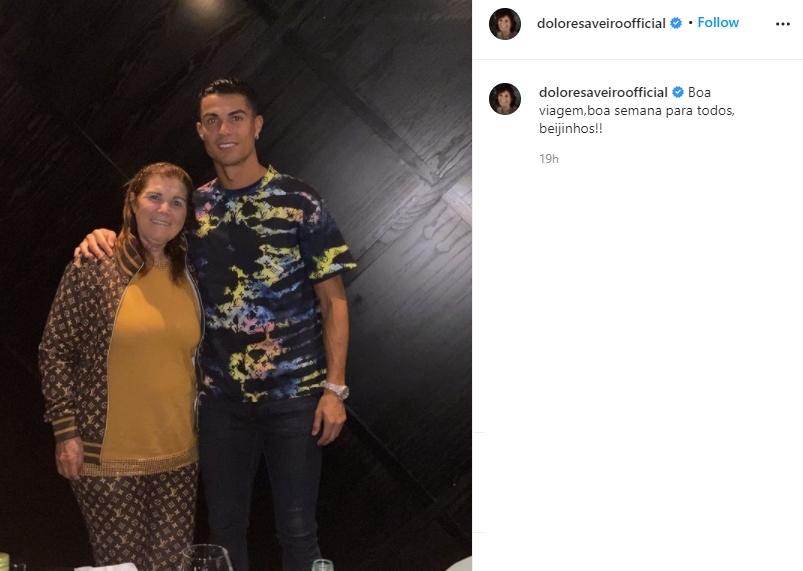 Maria Dolores ditraktir makan malam anaknya, pasca-debut manis di Manchester United. (Instagram/doloresaveiroofficial)