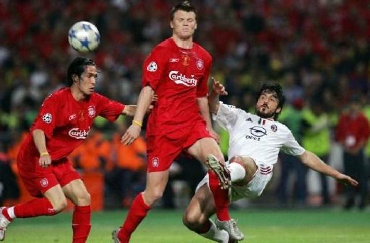 Pertandingan Liverpool vs AC Milan di final Liga Champions 2005. (TARIK TINAZAY / AFP)