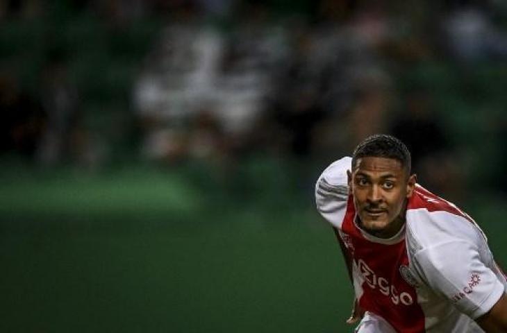 Sebastien Haller memborong empat gol saat Ajax melumat Sporting Lisbon 5-1. (PATRICIA DE MELO MOREIRA / AFP0