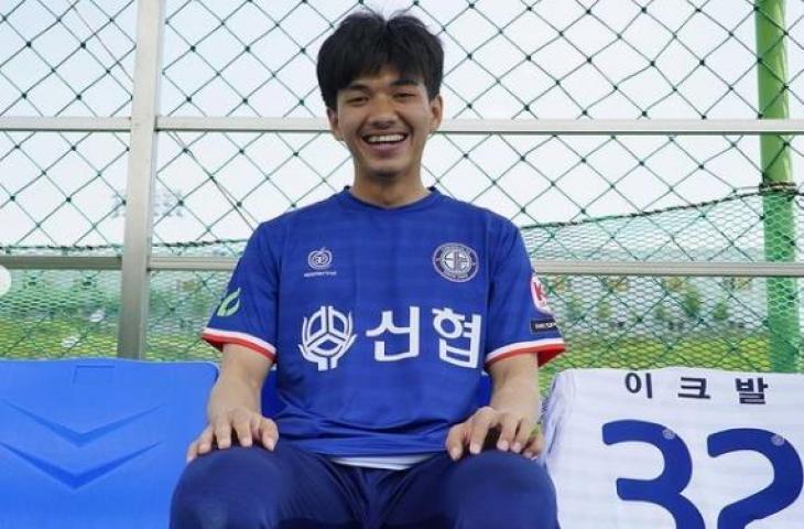 Muhammad Iqbal debut di klub Korea, Cheongju FC. (Instagram/muhammadiqbl_27)