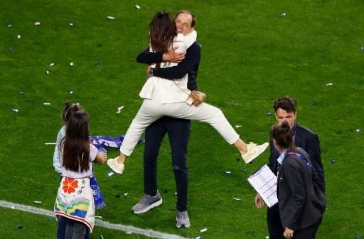 Thomas Tuchel dan istrinya selebrasi saat Chelsea menang Liga Champions, (SUSANA VERA / POOL / AFP)