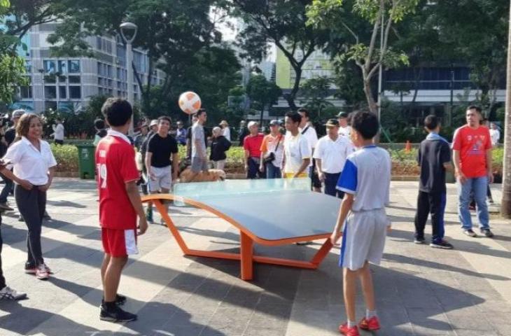 Sejumlah atlet teqball memperagakan olahraga asal Hongaria itu di Gelora Bung Karno Senayan,  (8/3/2020). (Antara/Bayu Kuncahyo)