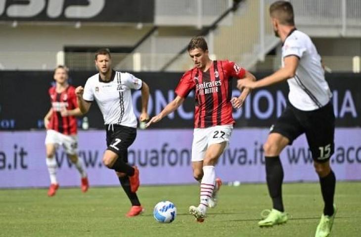 Penampilan debut Daniel Maldini saat AC Milan mengalahkan Spezia di Serie A. (ALBERTO PIZZOLI / AFP)