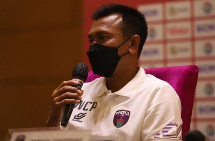 Pelatih Persita Tangerang, Widodo C Putro dalam konferensi pers virtual jelang laga Piala Menpora 2021 kontra Persiraja Banda Aceh. [dok. Persita]