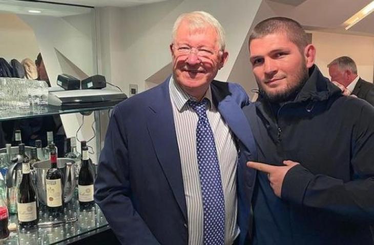 Momen ketika Khabib bertemu Sir Alex Ferguson. (Instagram/khabib_nurmagomedov)