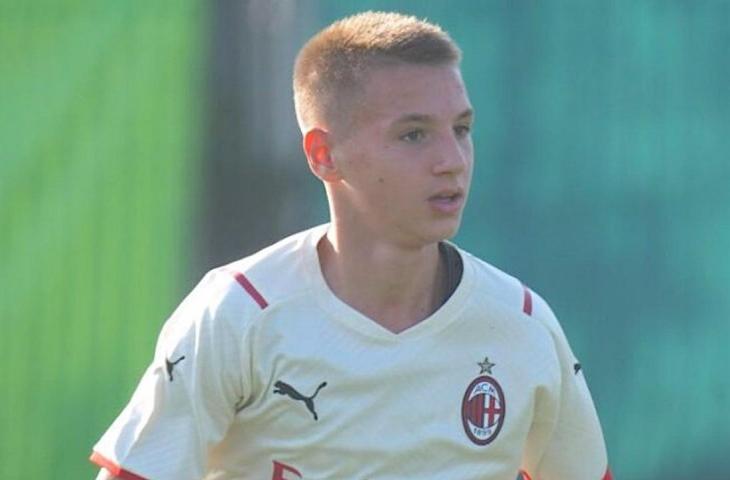 Wonderkid AC Milan, Francesco Camarda. (Twitter/@FutActualizado)