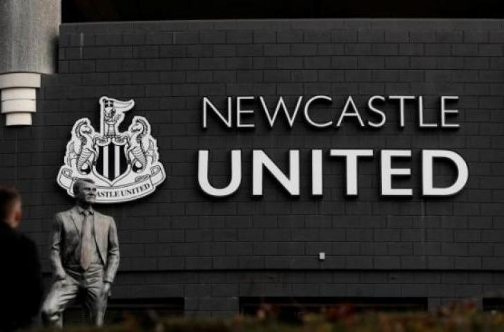 Patung Bobby Robson di stadion St James Park milik Newcastle United. ANTARA/Reuters/LEE SMITH.