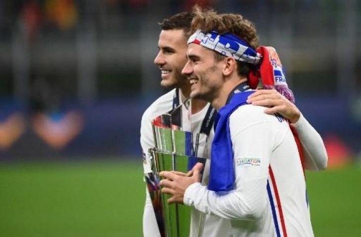 Lucas dan Theo Hernandez saat mengantar Timnas Prancis juara UEFA Nations League. (FRANCK FIFE / AFP)