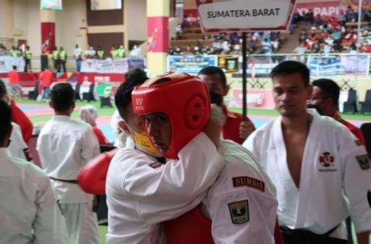 Kenshi Sumatera Barat Ari Pramanto usai berlaga. (ANTARA/ Muhammad Zulfikar)