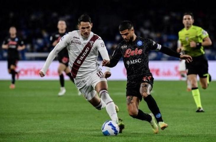 Aksi Lorenzo Insigne saat Napoli kalahkan Torino 0-1. (FILIPPO MONTEFORTE / AFP)