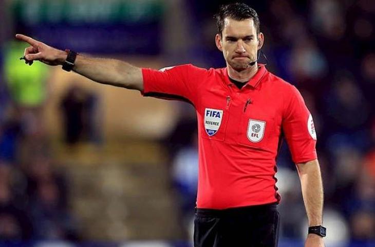 Wasit asal Australia, Jarred Gillett.  (Dok. Brenford FC)