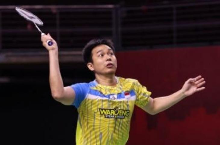 Pebulutangkis ganda putra Indonesia, Hendra Setiawan saat menghadapi wakil India, Satwiksairaj Rankireddy/Chirag Shetty dalam pertandingan babak 16 besar Yonex Thailand Open 2021, di Impact Arena, Bangkok, Thailand, Kamis (14/1/2021). [Dok. BWF/Badmintonphoto]