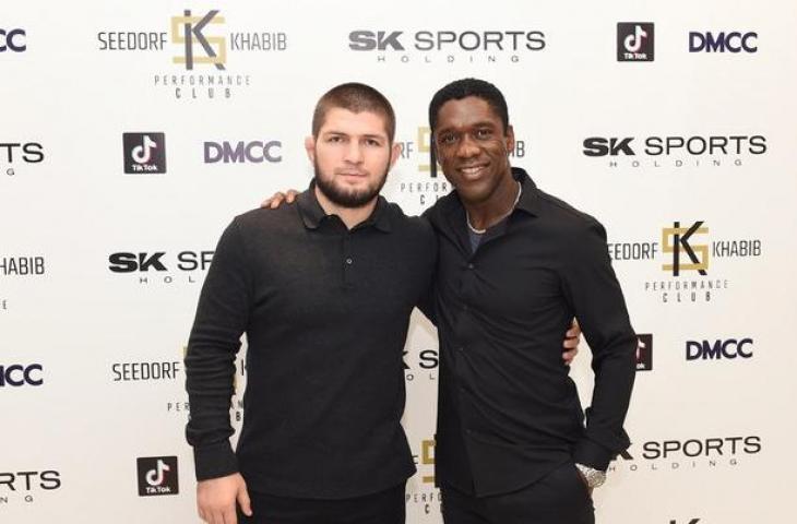 Khabib Nurmagomedov dan Clarence Seedorf mengumumkan terbentuknya SK Sports Holding di Dubai pada 1 November 2021. (Dok. Arabnews)