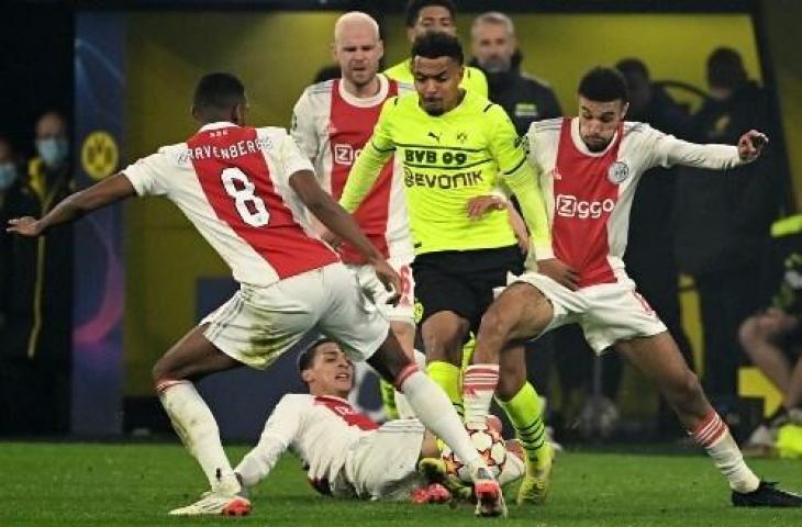 Ajax Amsterdam sukses mengalahkan Borussia Dortmund 3-1 pada ajang Liga Champions. (INA FASSBENDER / AFP)