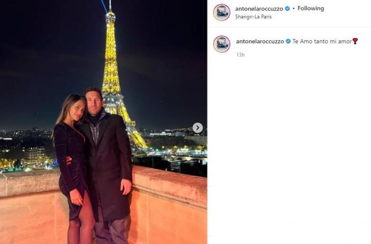 Antonela Roccuzzo pose mesra dengan Lionel Messi berlatar menara Eiffel. (Instagram/antonelaroccuzzo)