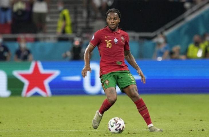 Gelandang Portugal Renato Sanches saat pertandingan EURO 2020 antara Portugal dan Prancis di Puskas Arena, Hungaria, 23 Juni 2021. (AFP/DARKO BANDIC)