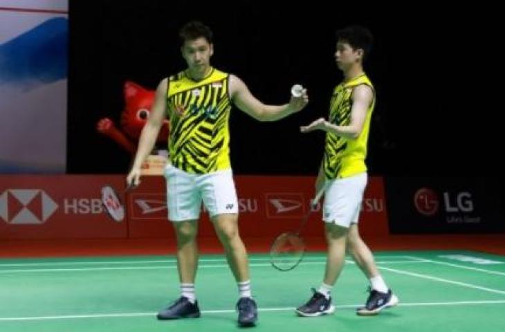 Pasangan ganda putra Indonesia, Kevin Sanjaya Sukamuljo / Marcus Fernaldi Gideon saat memainkan babak kedua Indonesia Masters 2021 kontra wakil Prancis, Lucas Corvee / Ronan Labar di Nusa Dua, Bali, Kamis (18/11/2021). [PBSI]