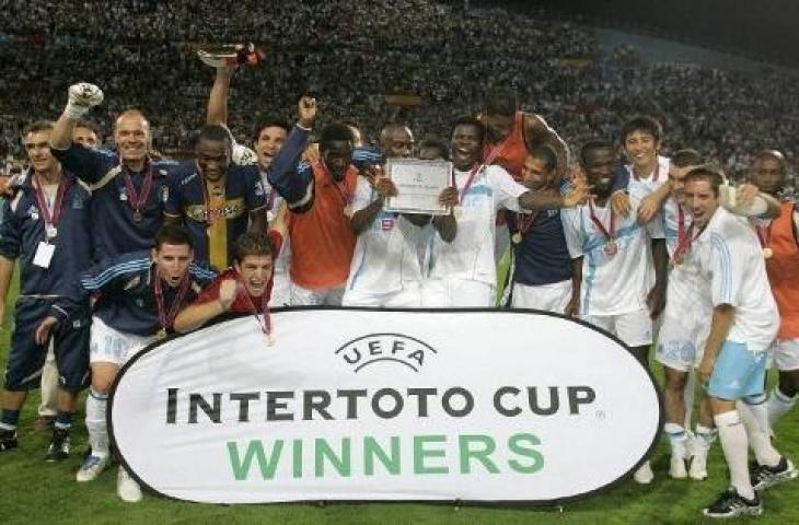 Marseille saat juara Piala Intertoto pada 2005. (GERARD JULIEN / AFP)