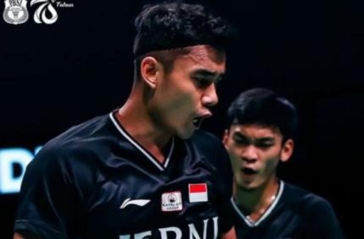 Pebulu tangkis ganda putra Indonesia Bagas Maulana dan rekannya Muhammad Shohibul Fikri saat bertanding di perempat final Denmark Open, Jumat (22/10/2021. (ANTARA/Twitter/@INABadminton/pri.) (ANTARA/Twitter/@INABadminton)