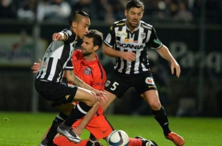 Billy Ketkeophomphone ketika berhadapan dengan PSGdi Ligue 1 2015. (JEAN-FRANCOIS MONIER / AFP)