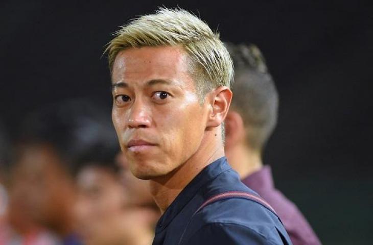 Manajer Timnas Kamboja, Keisuke Honda. (AFP/Tang Chhin Shothy)