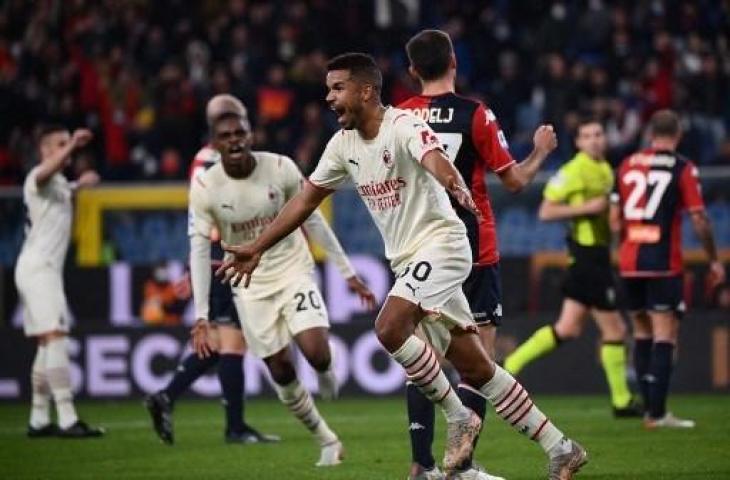 Selebrasi penyerang AC Milan, Junior Messias usai bobol gawang Genoa dalam lanjutan Liga Italia. (MARCO BERTORELLO / AFP)