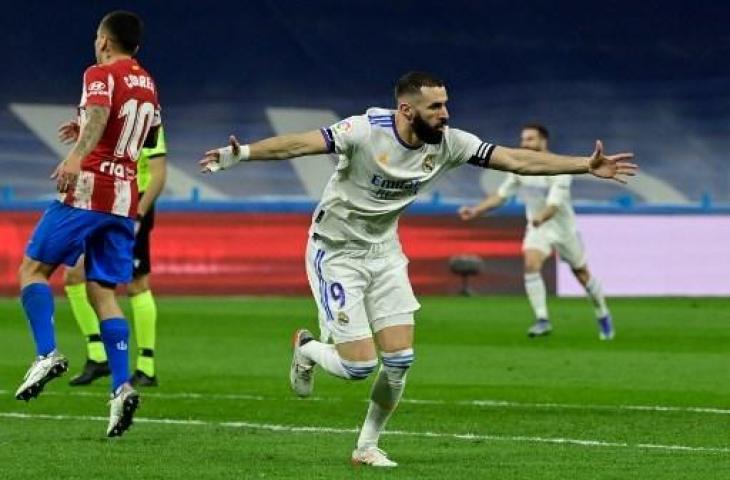 Karim Benzema cetak satu gol saat Real Madrid kalahkan Atletico Madrid 2-0. (JAVIER SORIANO / AFP)