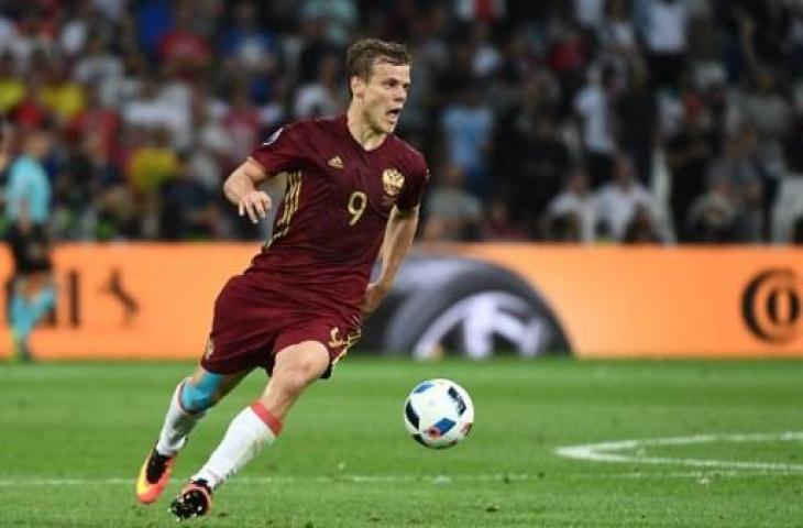 Penyerang Timnas Rusia, Alexander Kokorin saat tampil di Euro 2016. (ANNE-CHRISTINE POUJOULAT / AFP)