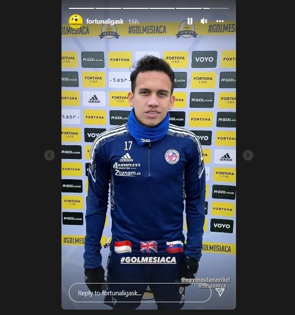 Egy Maulana Vikri terima trofi gol terbaik Liga Slovakia. (Instagram/fortunaligask)