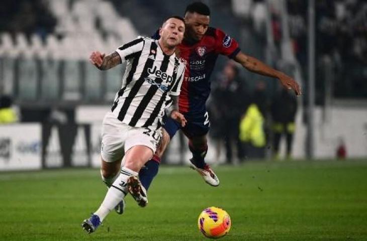 Aksi Federico Bernardeschi saat Juventus kalahkan Cagliari 2-0. (MARCO BERTORELLO / AFP)