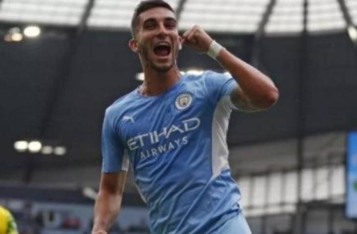 Ferran Torres saat membela Manchester City pada laga Liga Inggris kontra Arsenal di Etihad Stadium, Manchester, Sabtu (28/8/2021) malam WIB. [ADRIAN DENNIS / AFP]