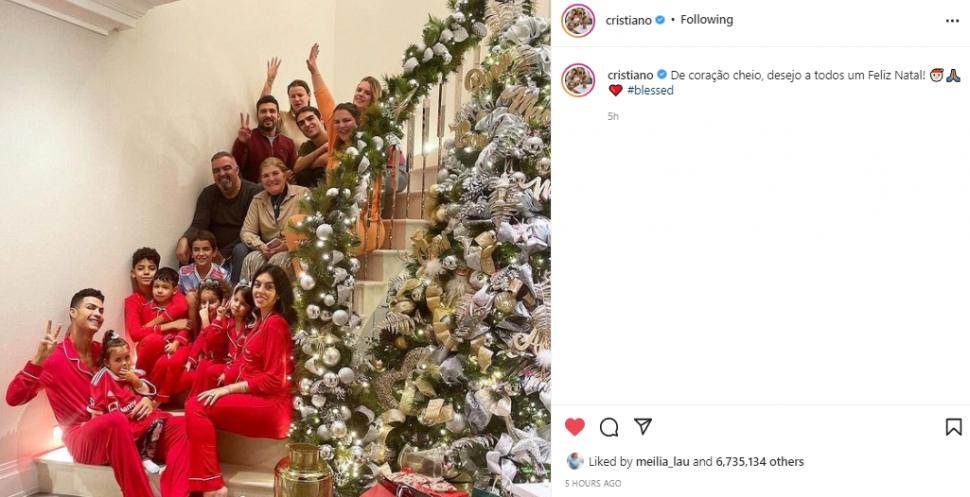 Keluarga Cristiano Ronaldo merayakan Natal. (Instagram/@cristiano)