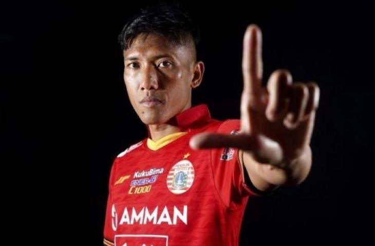 Persija memperkenalkan gelandang barunya, Ahmad Bustomi pada Selasa (28/12/2021). (ANTARA/HO/Persija)