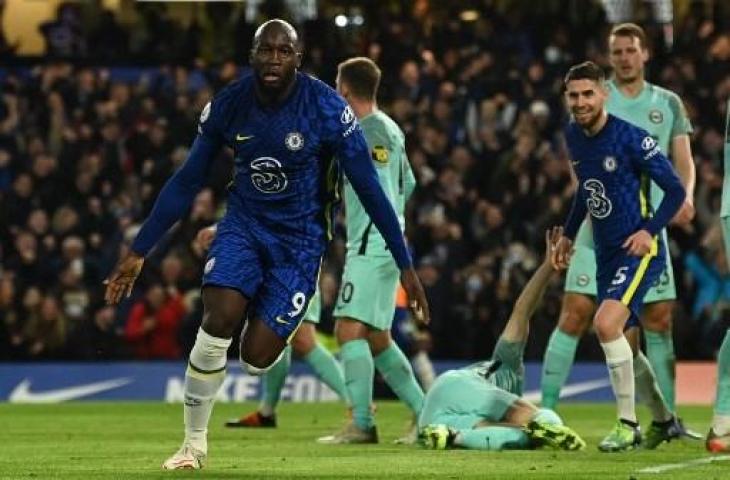 Selebrasi penyerang Chelsea, Romelu Lukaku usai bobol gawang Brighton & Hove Albion dalam lanjutan Liga Inggris. (GLYN KIRK / AFP)