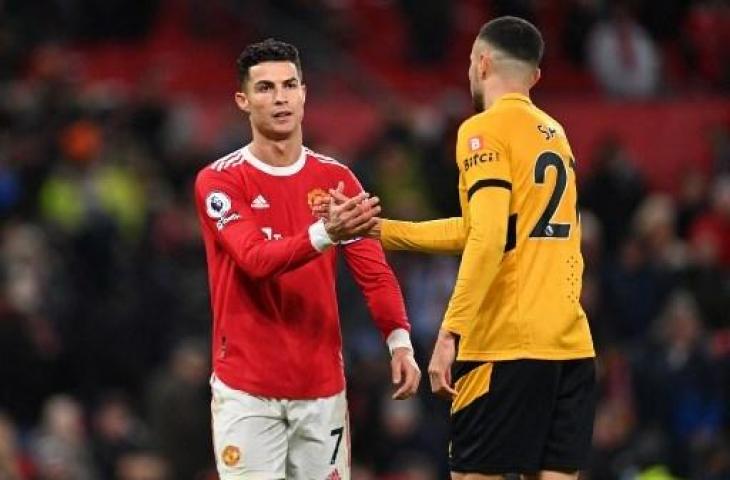 Ekspresi kekecewaan Cristiano Ronaldo usai Manchester United kalah dari Wolves. (PAUL ELLIS / AFP)