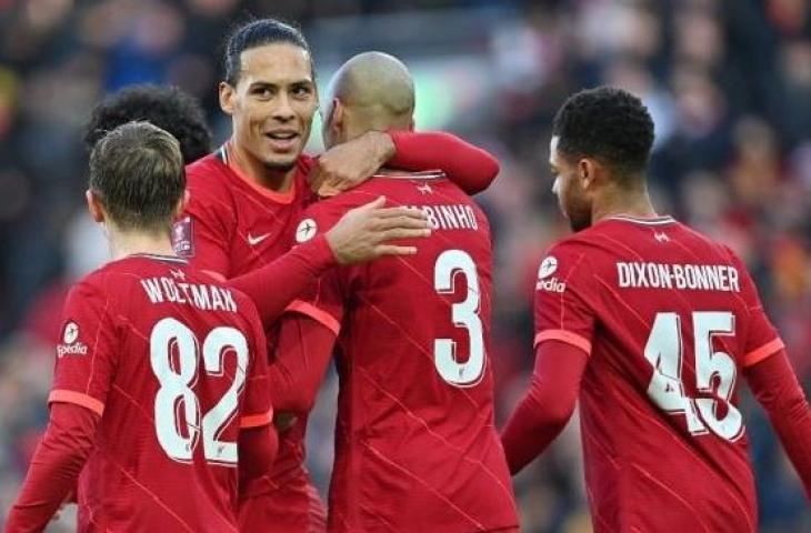 Para pemain Liverpool merayakan gol ke gawang Shrewsbury Town pada laga Piala FA di Anfield, Minggu (9/1/2022) malam WIB. [PAUL ELLIS / AFP]