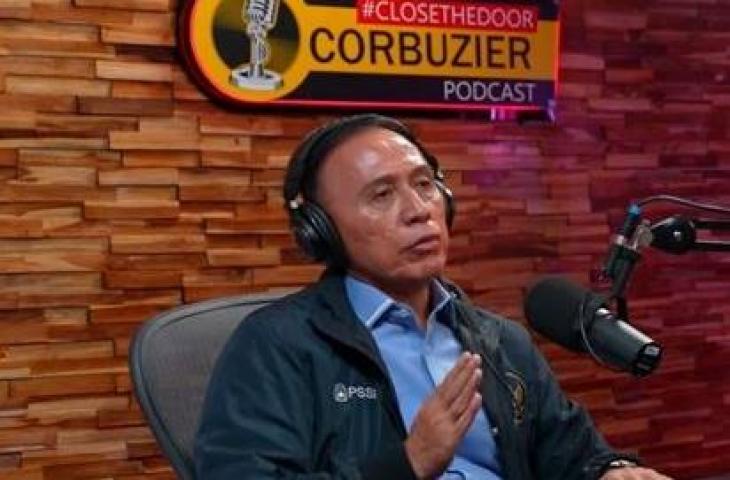 Ketua Umum PSSI, Mochamad Iriawan saat diundah di podcast Deddy Corbuzier. (Youtube/Deddy Corbuzier)