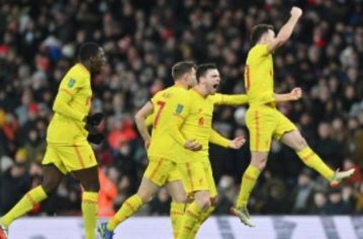 Striker Liverpool asal Portugal Diogo Jota (kanan) merayakan gol kedua timnya dalam laga leg kedua semifinal Piala Liga Inggris antara Arsenal vs Liverpool di Stadion Emirates, London pada 21 Januari 2022. Liverpool memenangkan pertandingan 2-0 . JUSTIN TALLIS / AFP